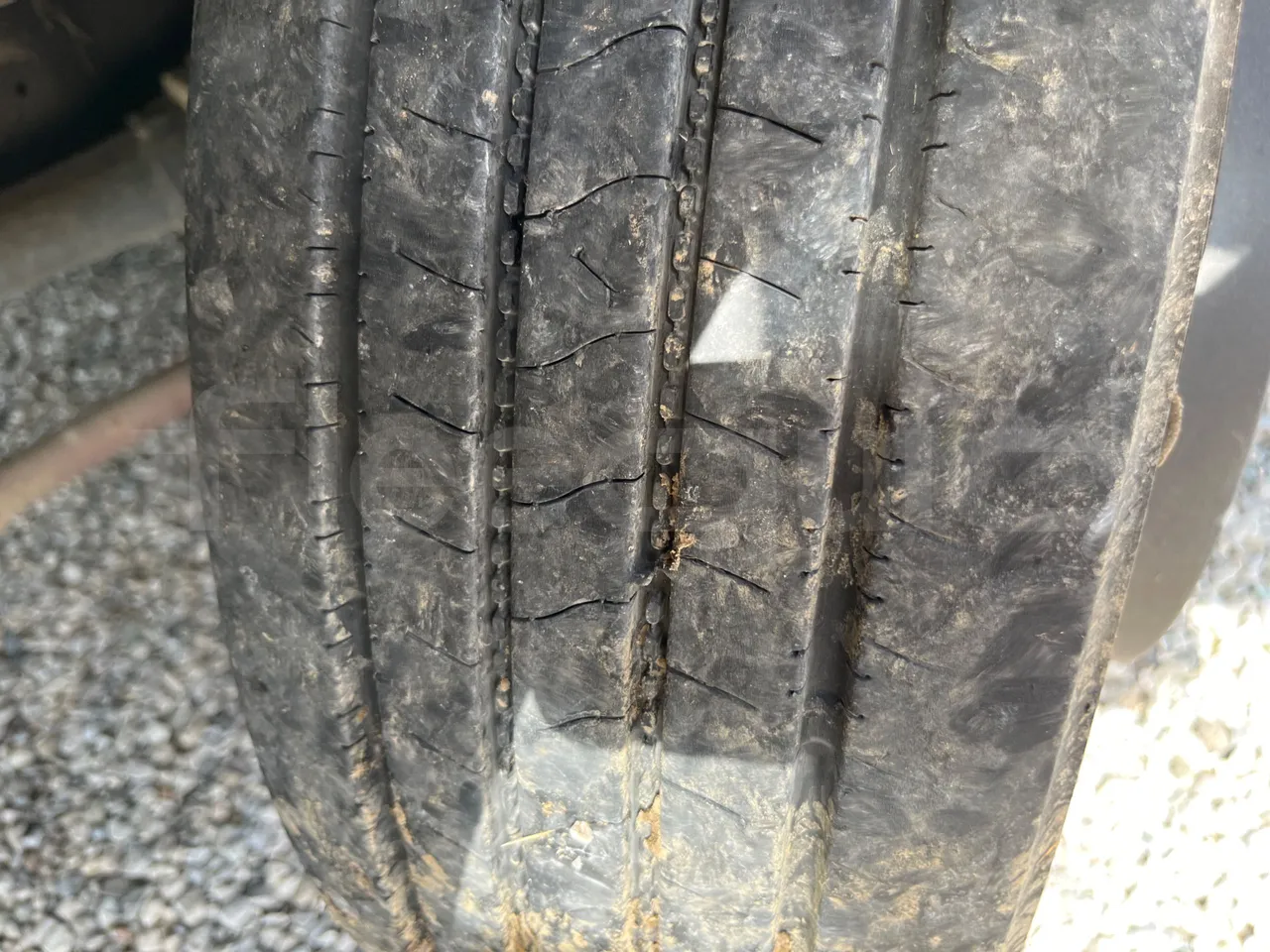 Iveco Cacciamali C5057 -EUR3 - 154kW-8.28m - tread condition front tires left
