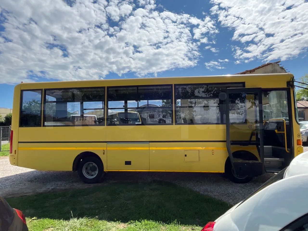 Iveco Cacciamali C5057 -EUR3 - 154kW-8.28m - right side doors open