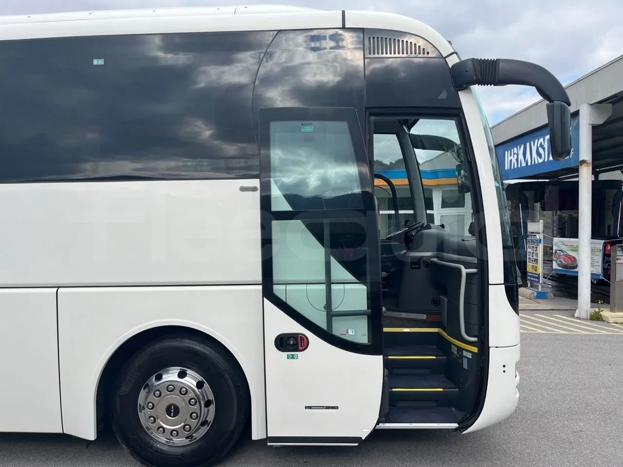 Man Lion's Coach R 07 - Euro 6 - 324 kW - 12 mt - front door 1 open