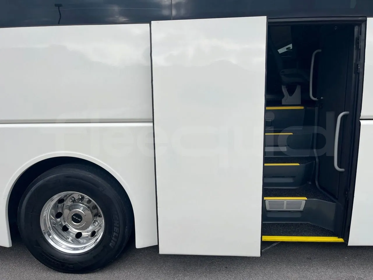 Man Lion's Coach R 07 - Euro 6 - 324 kW - 12 mt - front door 2 open