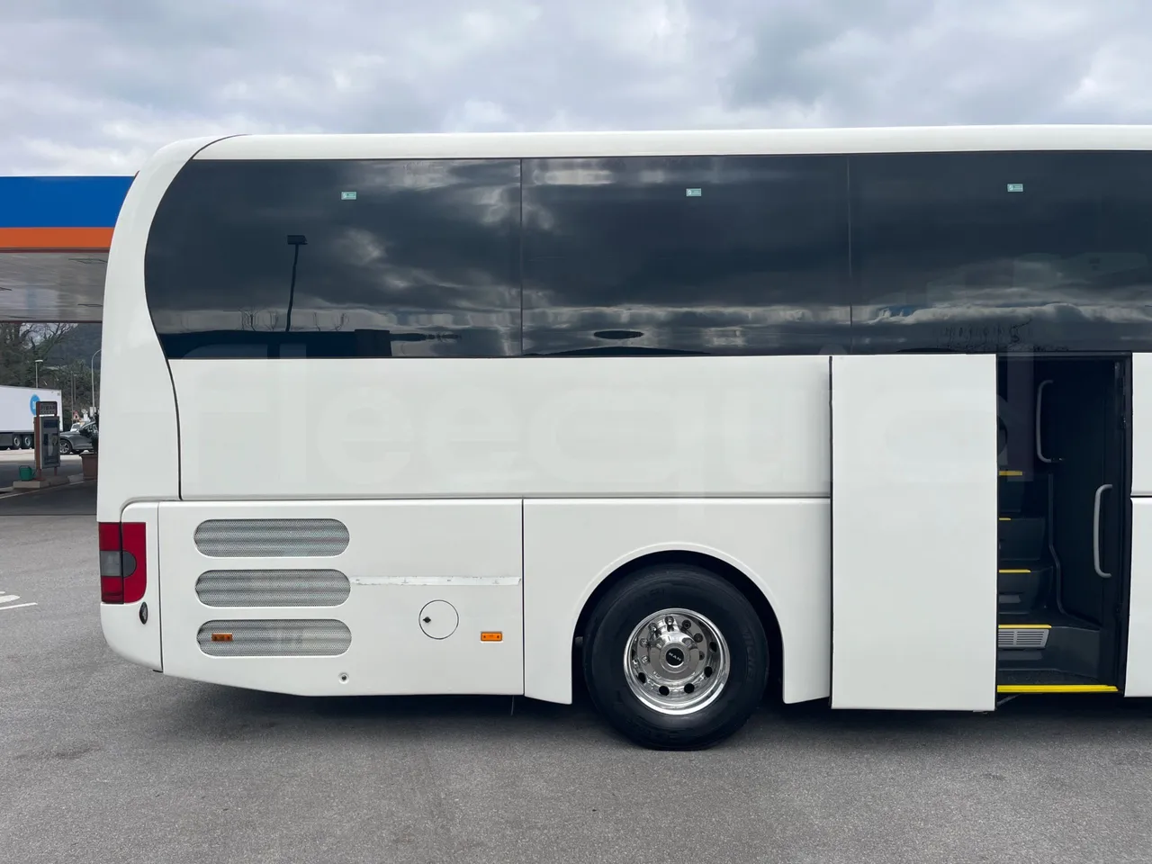 Man Lion's Coach R 07 - Euro 6 - 324 kW - 12 mt - front door 3 open