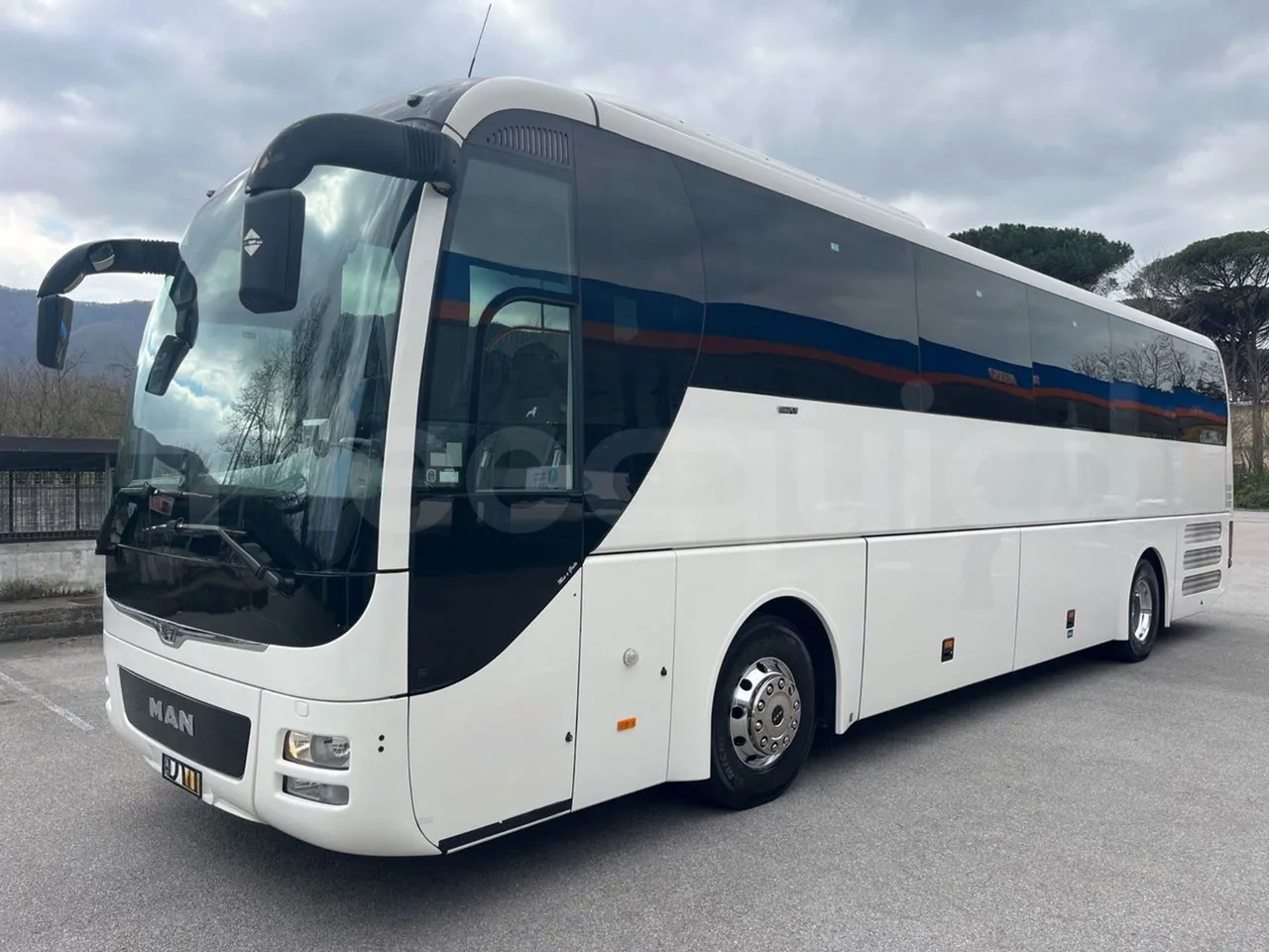Man Lion's Coach R 07 - Euro 6 - 324 kW - 12 mt - 3/4 front left