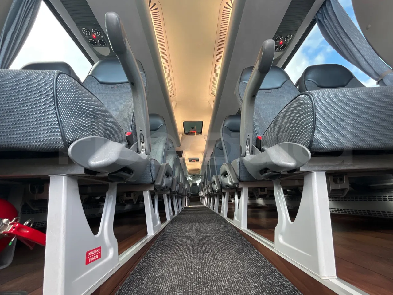 Man Lion's Coach R 07 - Euro 6 - 324 kW - 12 mt - seat brackets photo