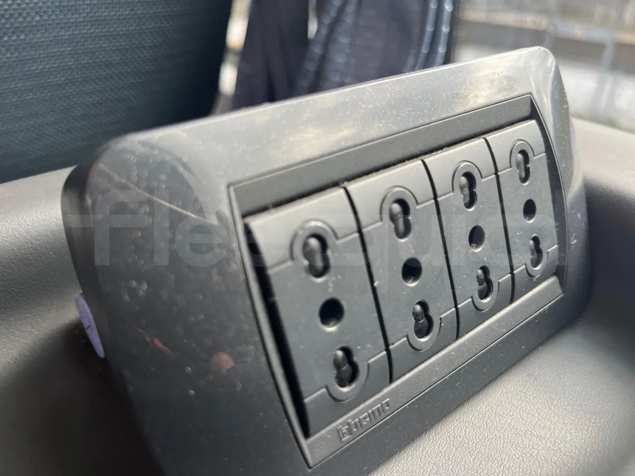 Man Lion's Coach R 07 - Euro 6 - 324 kW - 12 mt - usb charging detail