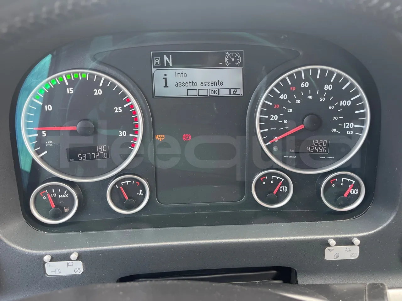 Man Lion's Coach R 07 - Euro 6 - 324 kW - 12 mt - dashboard lights on