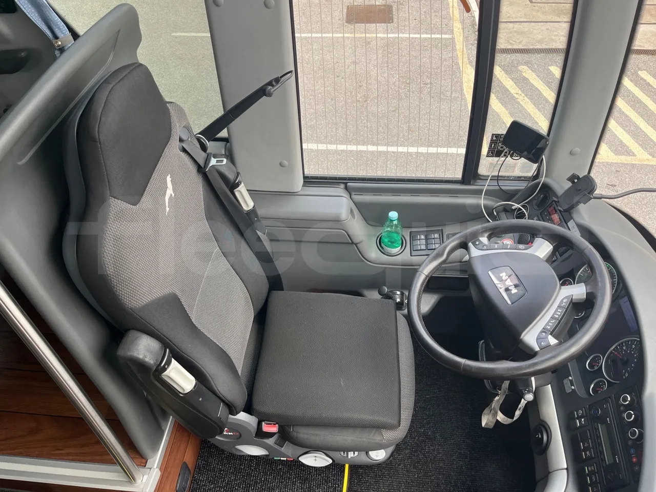 Man Lion's Coach R 07 - Euro 6 - 324 kW - 12 mt - driver's seat photo