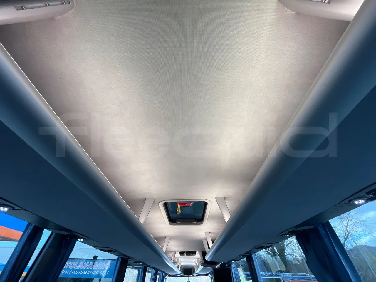 Man Lion's Coach R 07 - Euro 6 - 324 kW - 12 mt - overhead compartments photo