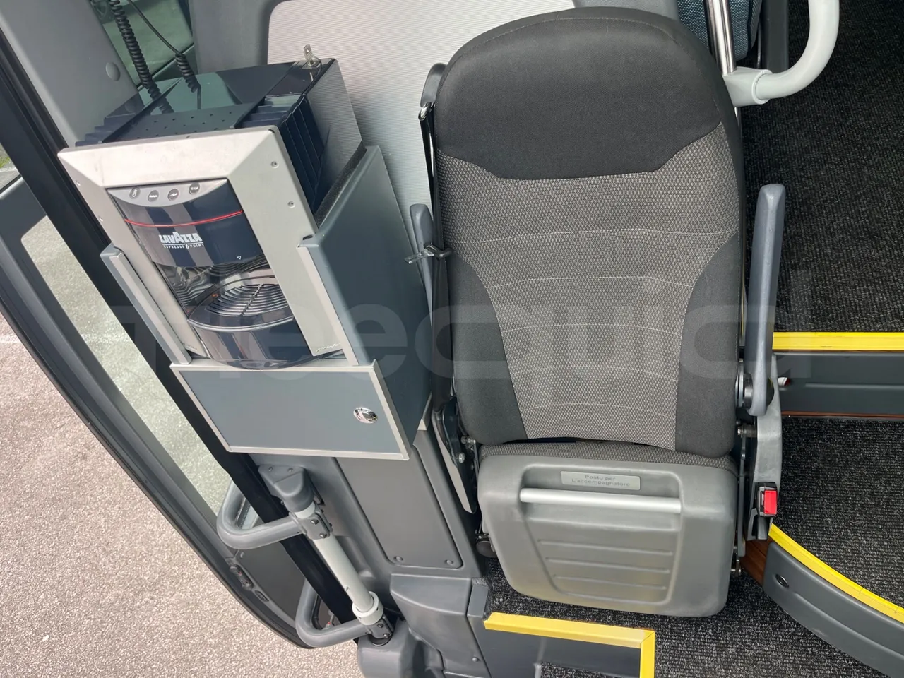 Man Lion's Coach R 07 - Euro 6 - 324 kW - 12 mt - hostess seat photo