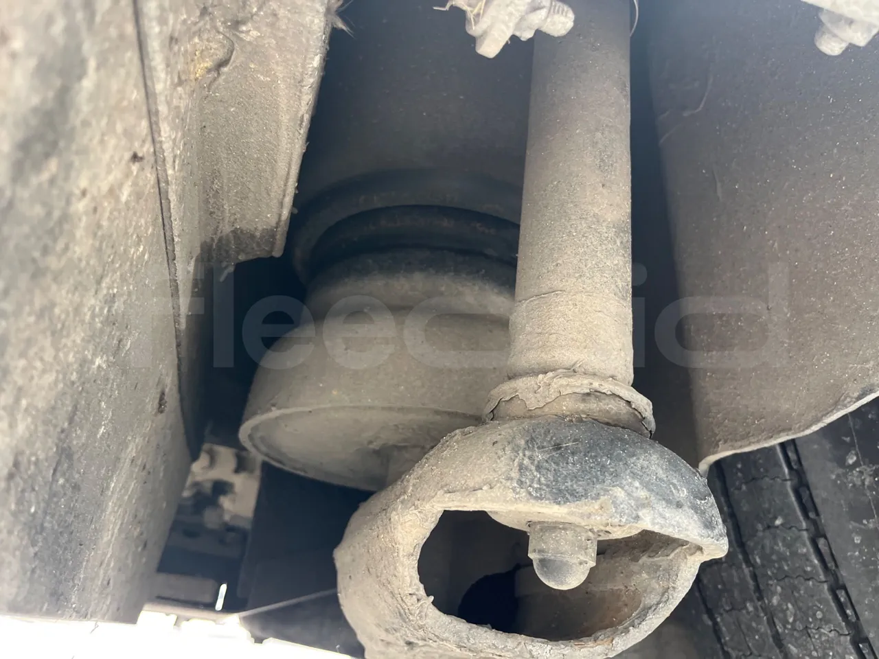 Man Lion's Coach R 07 - Euro 6 - 324 kW - 12 mt - axle 2 shock absorbers 1 left