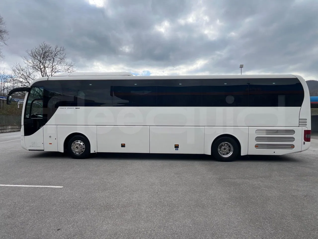Man Lion's Coach R 07 - Euro 6 - 324 kW - 12 mt - left side photo