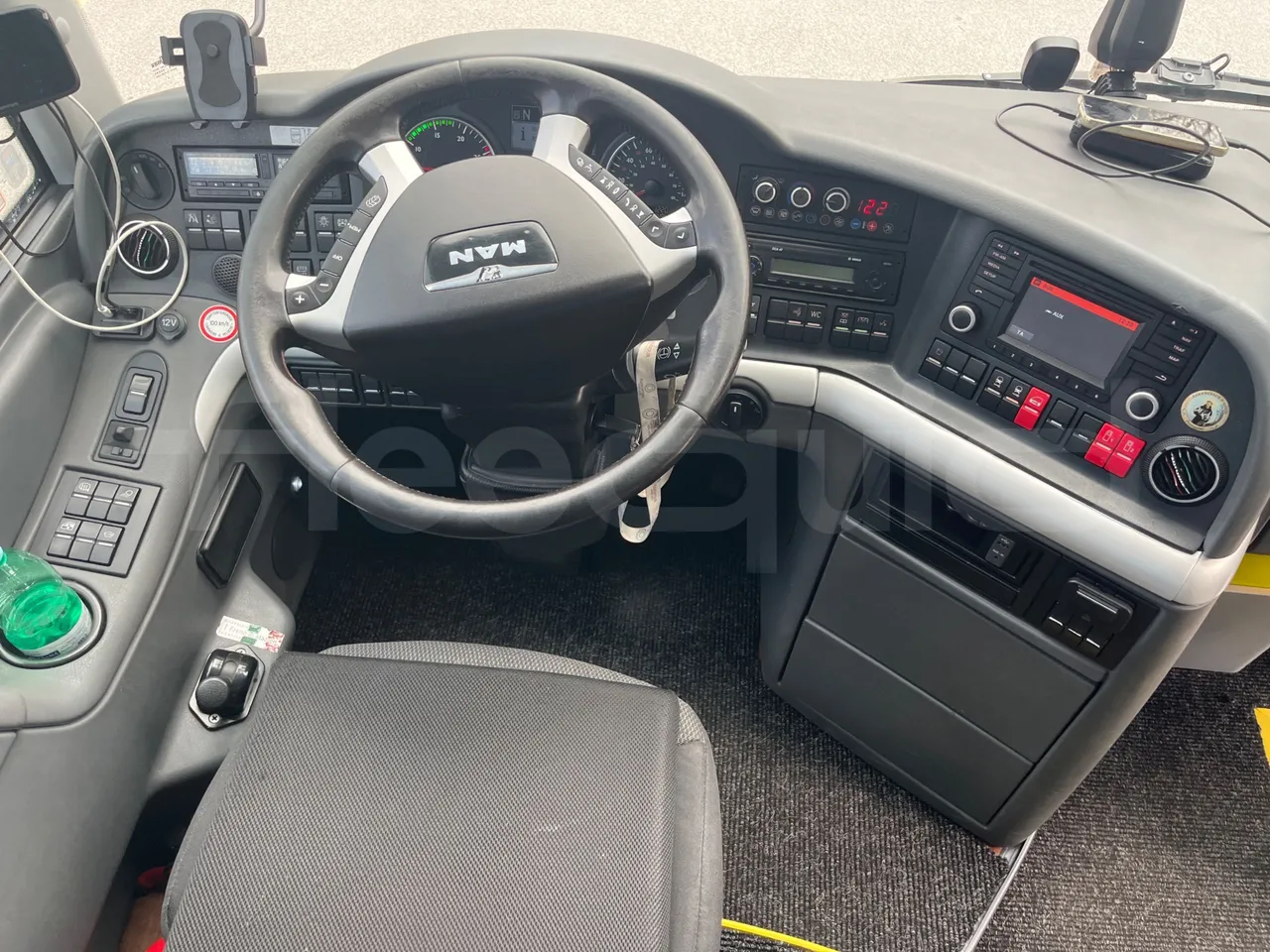 Man Lion's Coach R 07 - Euro 6 - 324 kW - 12 mt - steering wheel photo