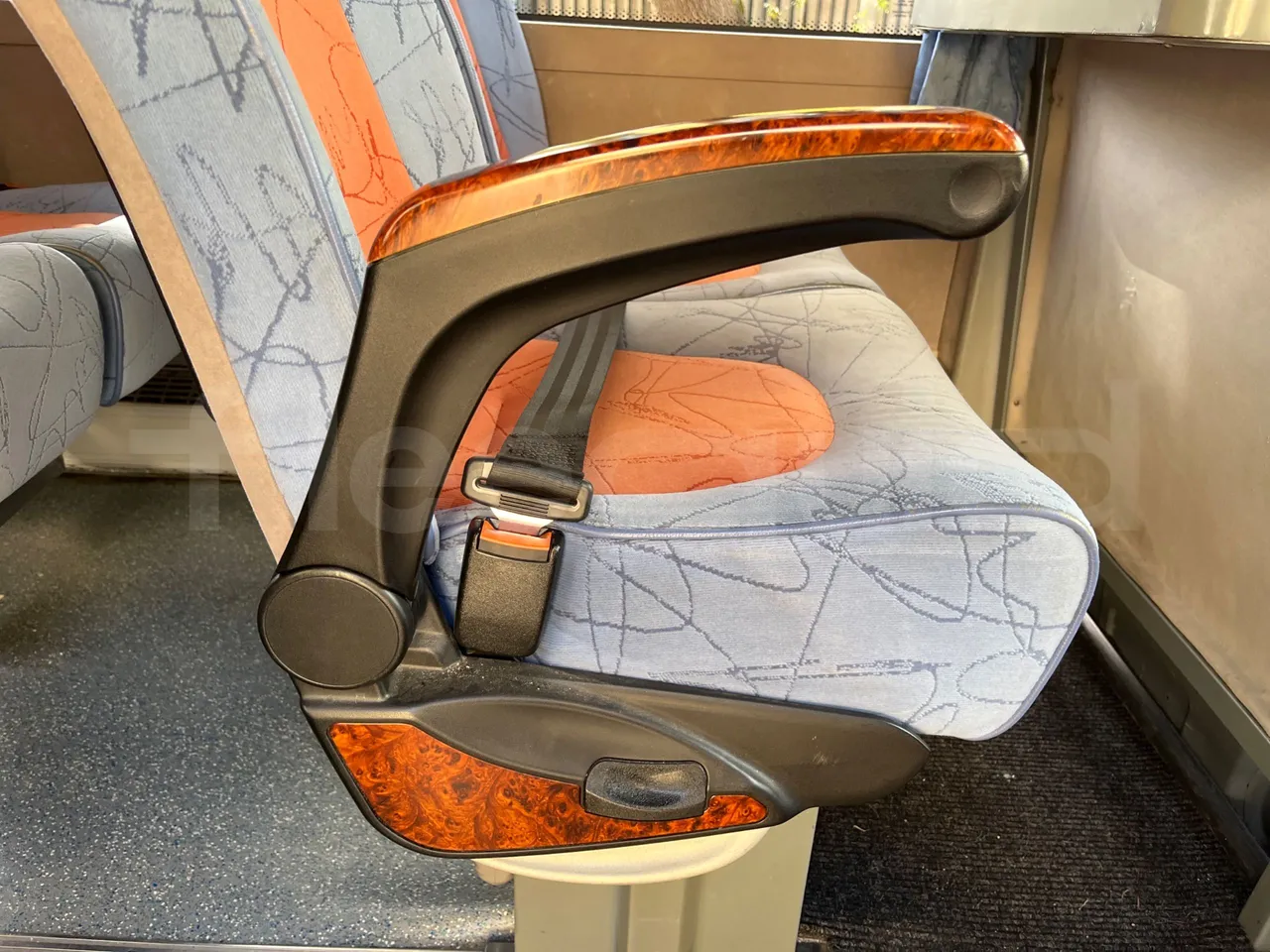 Mercedes-Benz Sprinter AGMB 416CDI/ Euro 3 - 115kW - 6.995 Mt - armrest detail photo