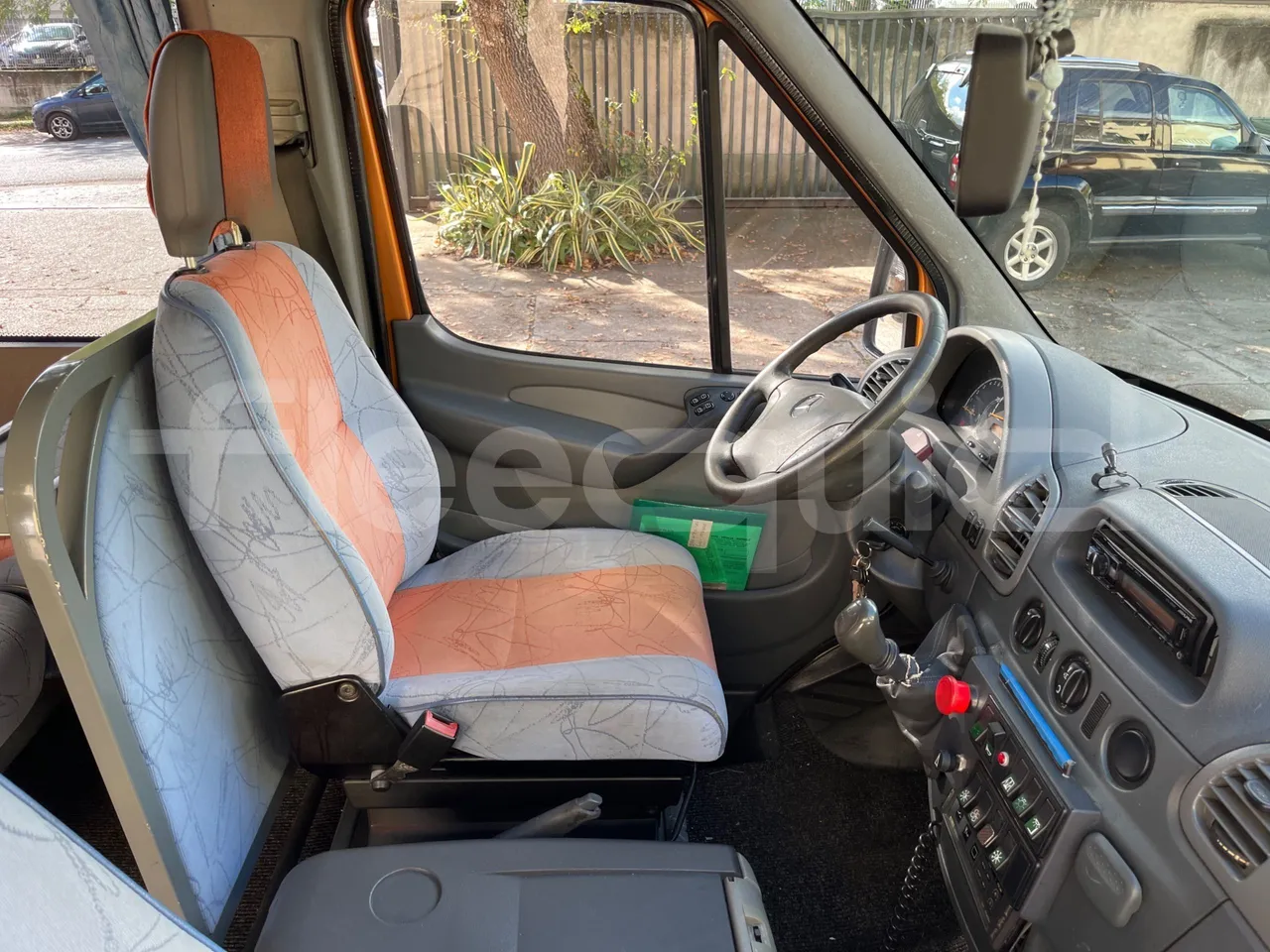 Mercedes-Benz Sprinter AGMB 416CDI/ Euro 3 - 115kW - 6.995 Mt - driver's seat photo