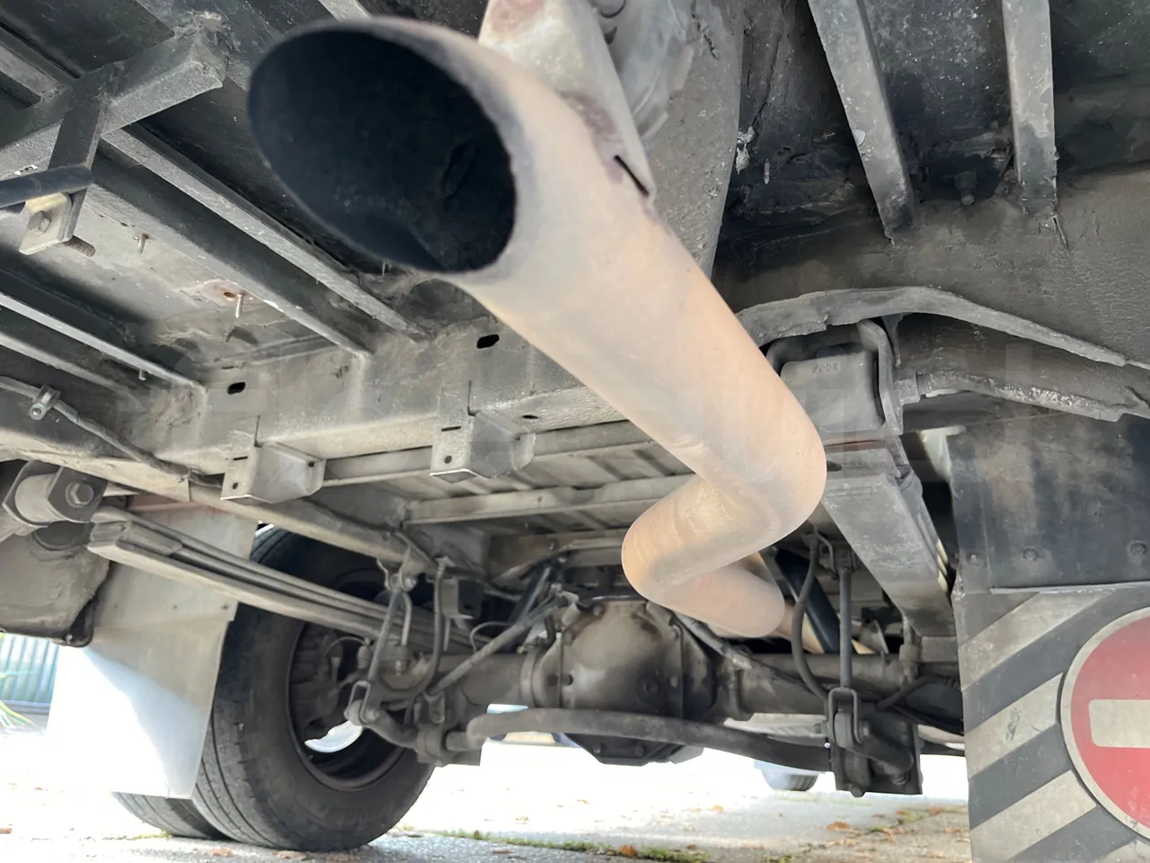 Mercedes-Benz Sprinter AGMB 416CDI/ Euro 3 - 115kW - 6.995 Mt - exhaust photo