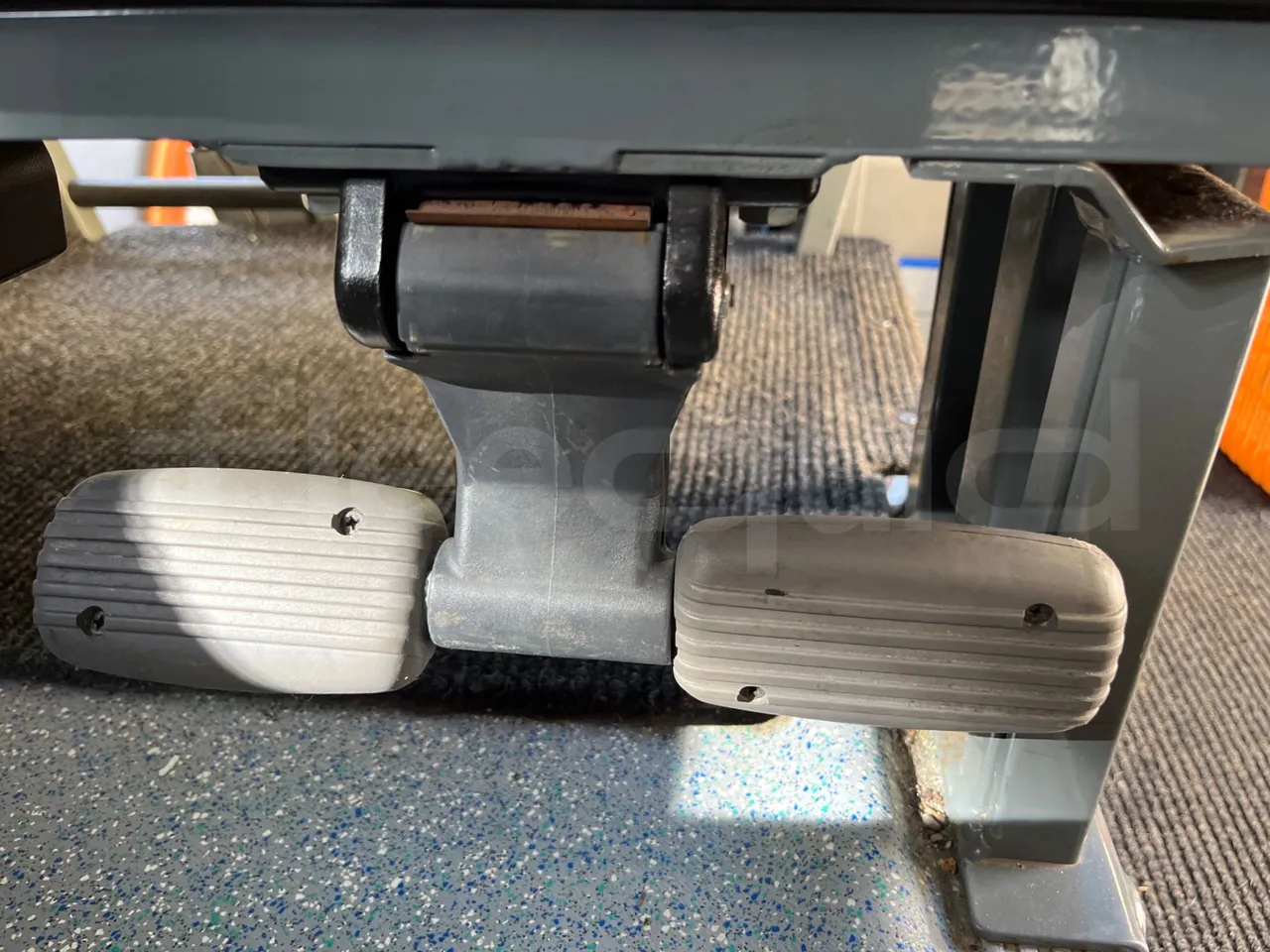 Mercedes-Benz Sprinter AGMB 416CDI/ Euro 3 - 115kW - 6.995 Mt - footrest detail photo