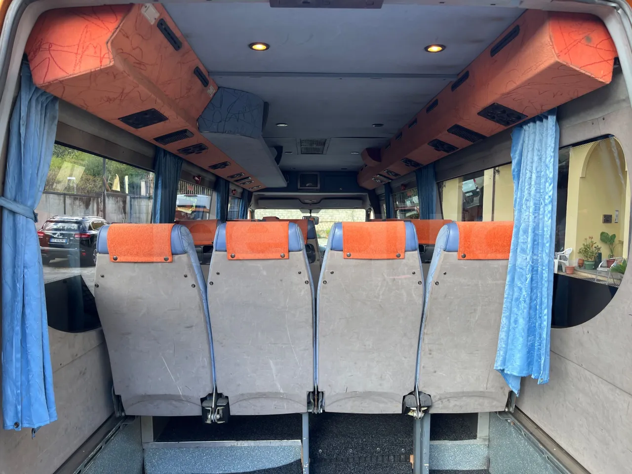 Mercedes-Benz Sprinter AGMB 416CDI/ Euro 3 - 115kW - 6.995 Mt - forward view middle aisle