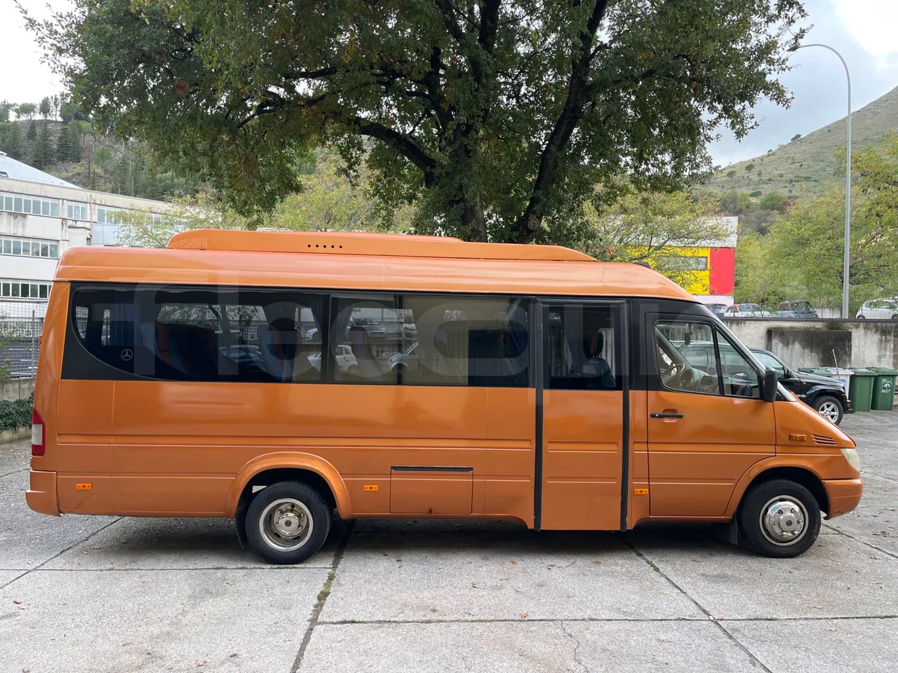 Mercedes-Benz Sprinter AGMB 416CDI/ Euro 3 - 115kW - 6.995 Mt - right side doors closed