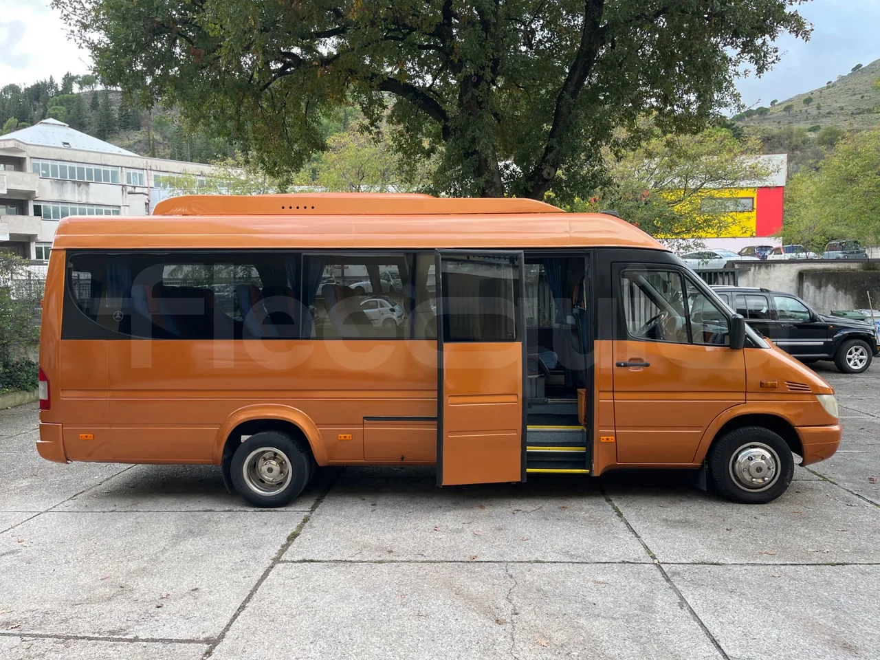 Mercedes-Benz Sprinter AGMB 416CDI/ Euro 3 - 115kW - 6.995 Mt - right side doors open