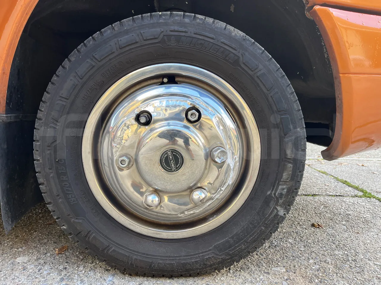 Mercedes-Benz Sprinter AGMB 416CDI/ Euro 3 - 115kW - 6.995 Mt - front left tire measurements