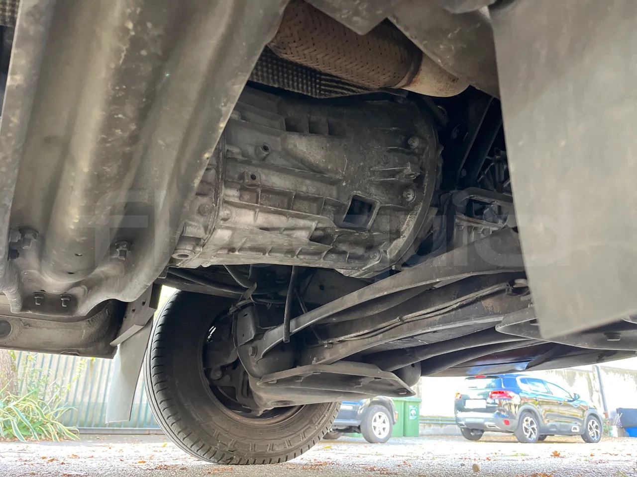 Mercedes-Benz Sprinter AGMB 416CDI/ Euro 3 - 115kW - 6.995 Mt - front axle right side