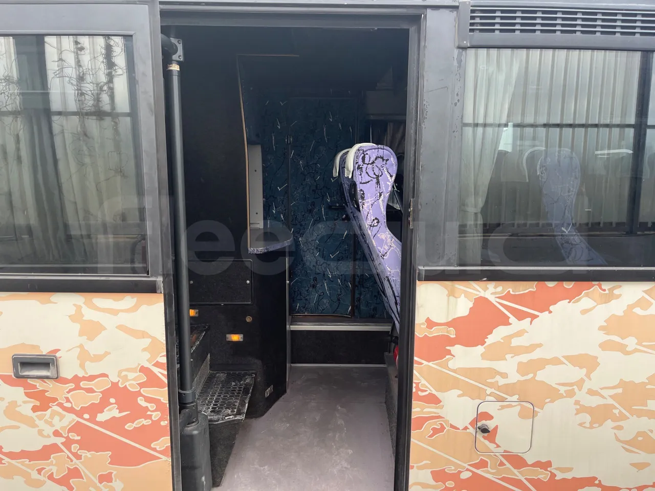 Setra S328 DT - EUR2 - 385kW -12m - front door 2 open