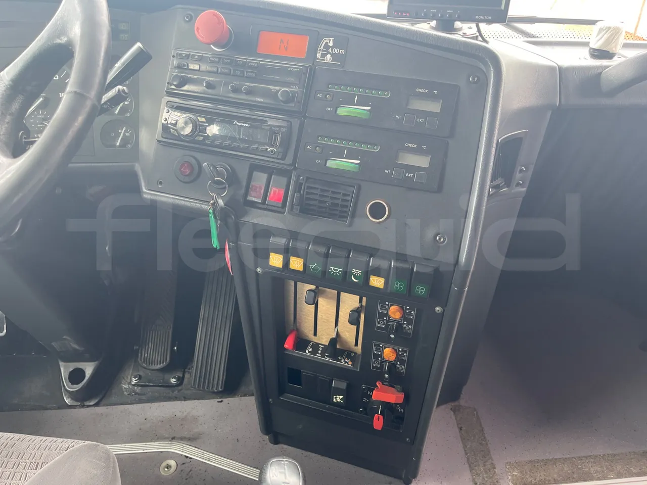 Setra S328 DT - EUR2 - 385kW -12m - onboard devices 2