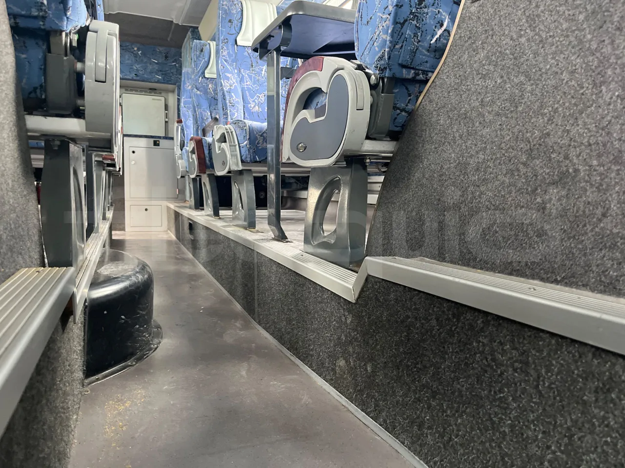 Setra S328 DT - EUR2 - 385kW -12m - seat brackets photo
