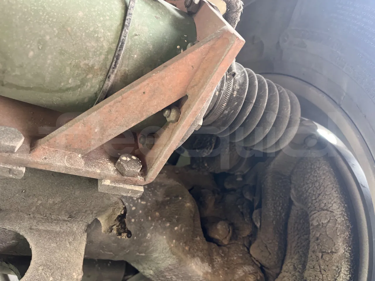 Setra S328 DT - EUR2 - 385kW -12m - axel 3 caliper brakes left