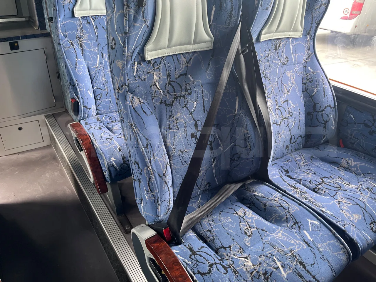 Setra S328 DT - EUR2 - 385kW -12m - single seat detail