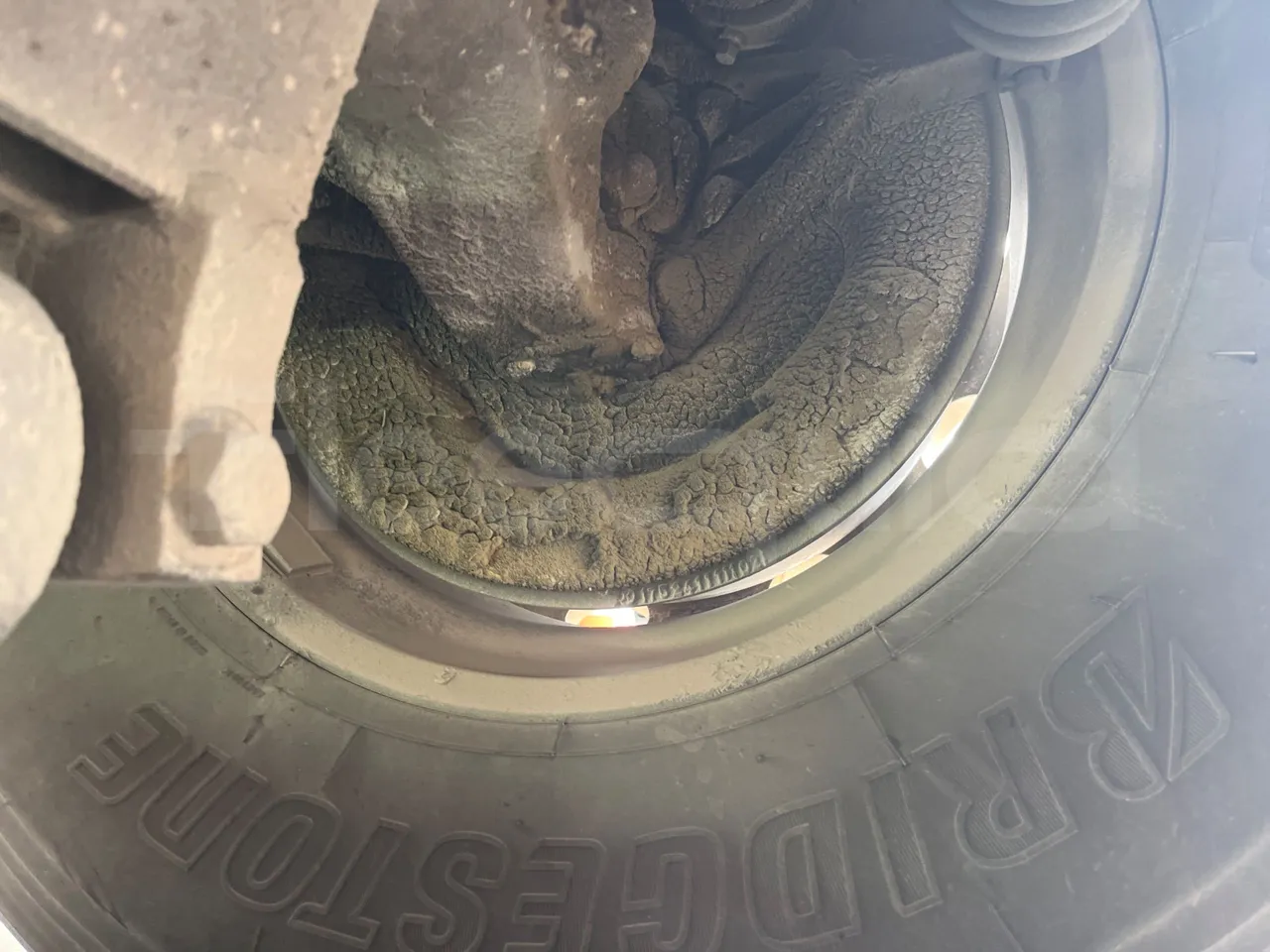 Setra S328 DT - EUR2 - 385kW -12m - axel 3 discs left