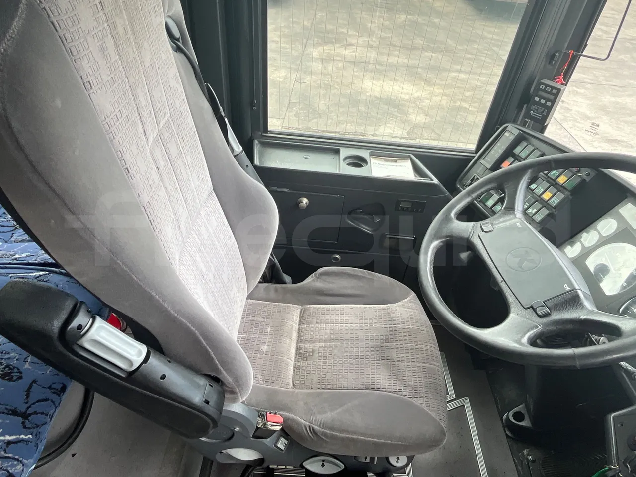 Setra S328 DT - EUR2 - 385kW -12m - driver's seat photo (mandatory for bus to scrap)
