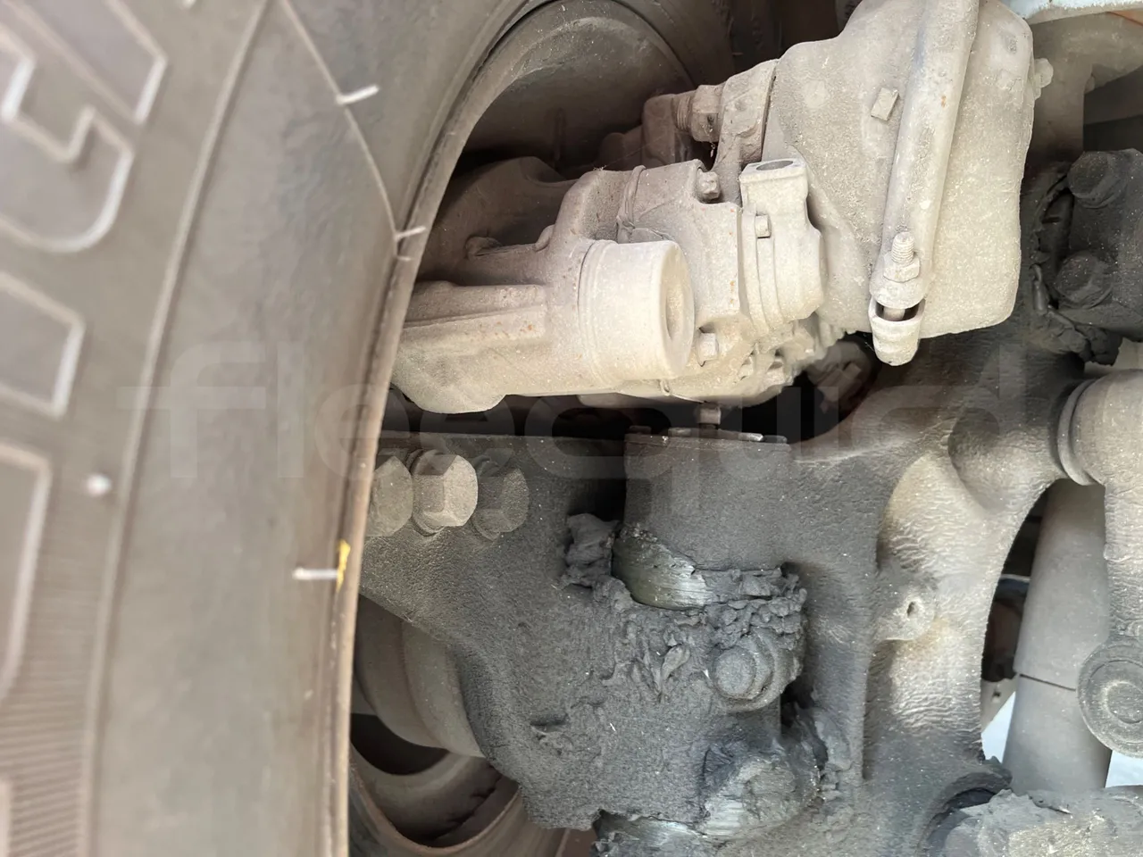 Setra S328 DT - EUR2 - 385kW -12m - front brake calipers right