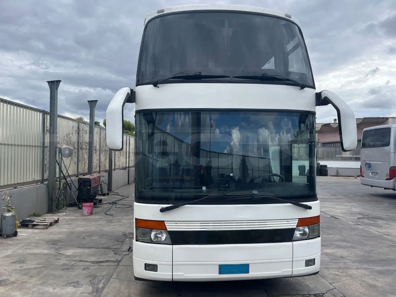 Setra S328 DT - EUR2 - 385kW -12m - front photo
