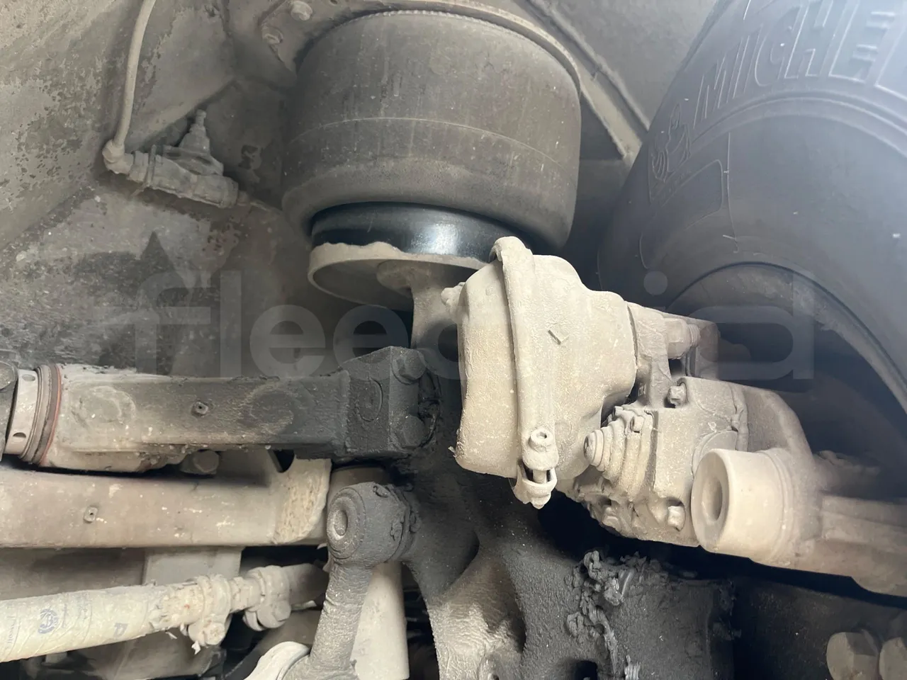 Setra S328 DT - EUR2 - 385kW -12m - front shock absorbers left