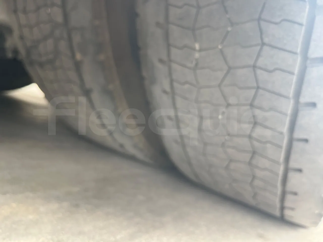 Setra S328 DT - EUR2 - 385kW -12m - tread condition front tires left