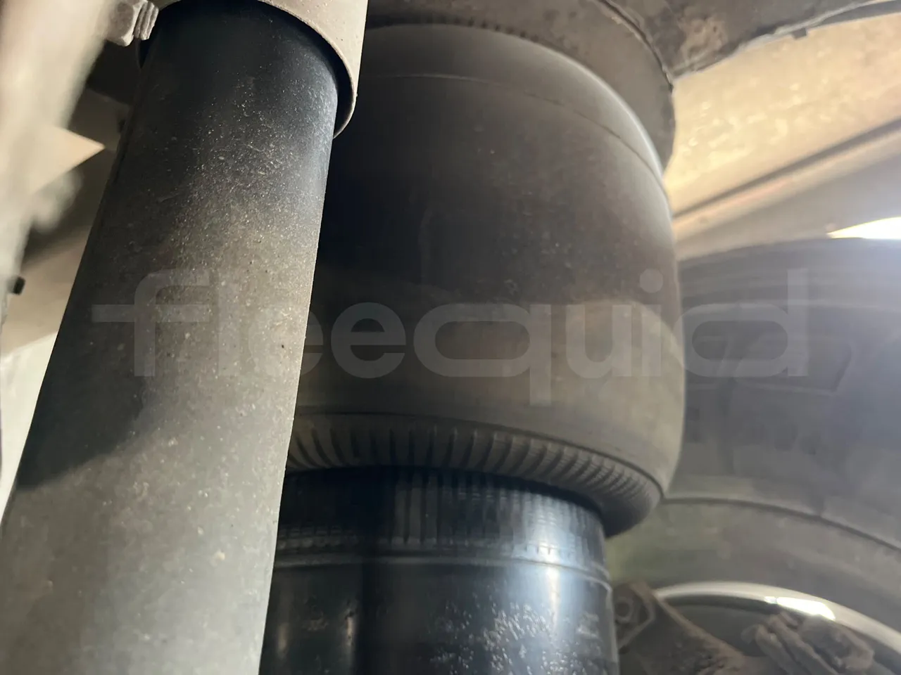 Setra S328 DT - EUR2 - 385kW -12m - axle 3 air springs 1 left