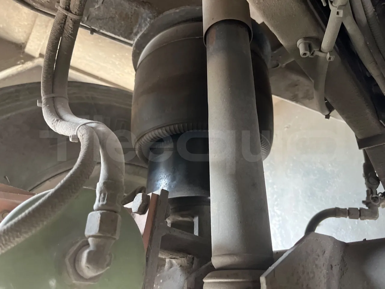 Setra S328 DT - EUR2 - 385kW -12m - axle 3 air springs 1 right