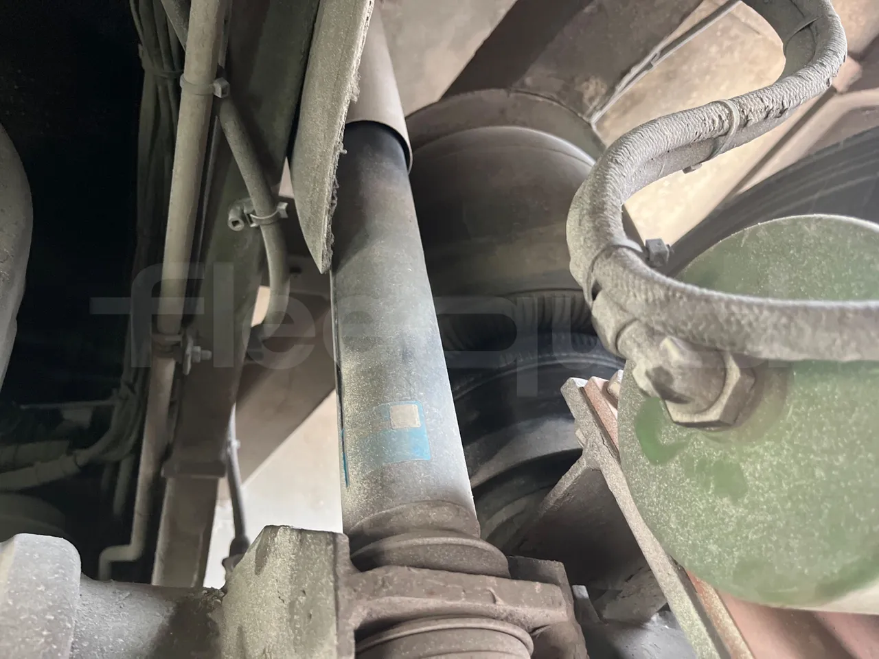 Setra S328 DT - EUR2 - 385kW -12m - axel 3 shock absorbers 1 left