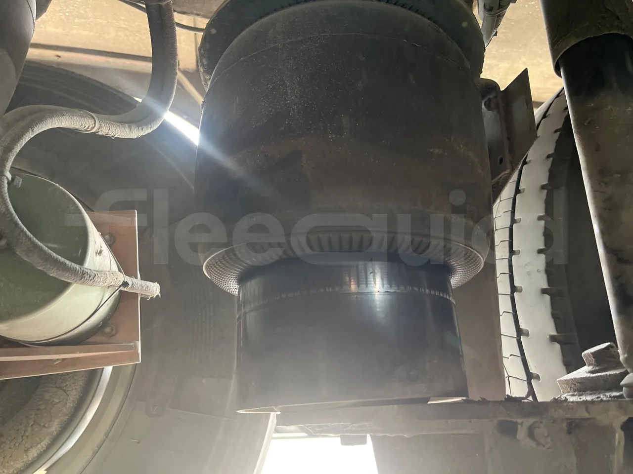 Setra S328 DT - EUR2 - 385kW -12m - axle 2 shock absorbers 2 left