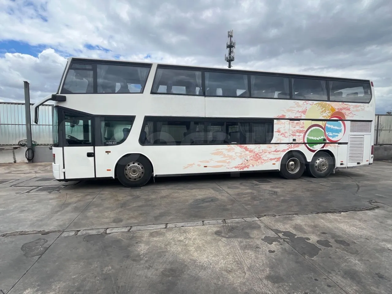 Setra S328 DT - EUR2 - 385kW -12m - left side photo