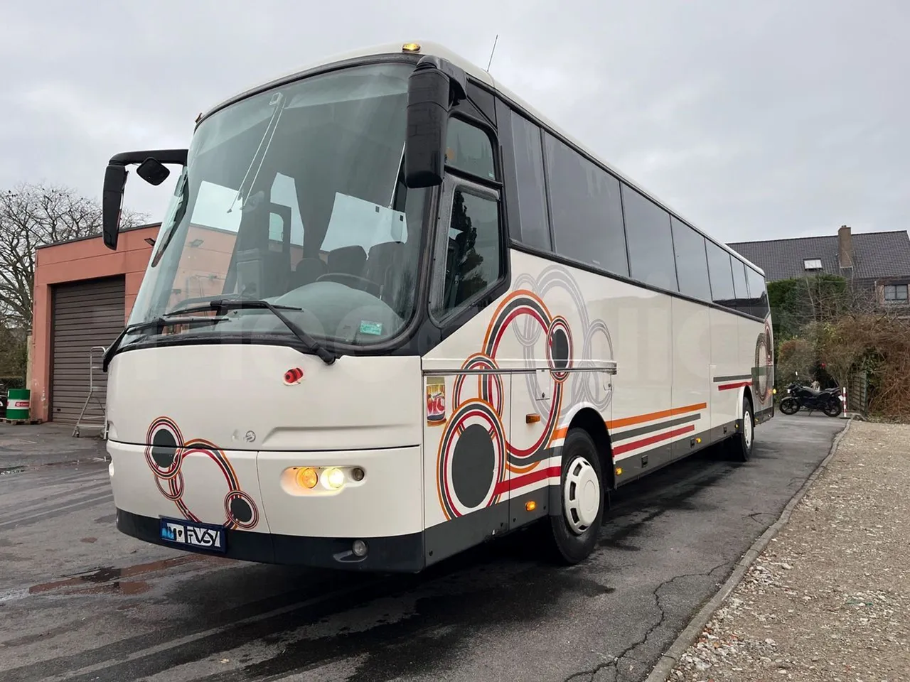 Vdl Bova Futura FHD 127-365T ES - 3/4 front left