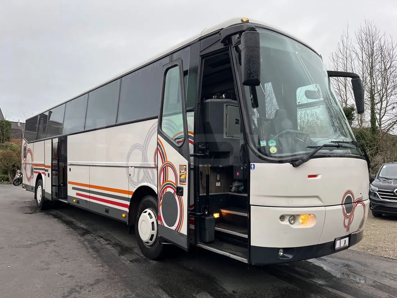 Vdl Bova Futura FHD 127-365T ES - 3/4 right front doors open