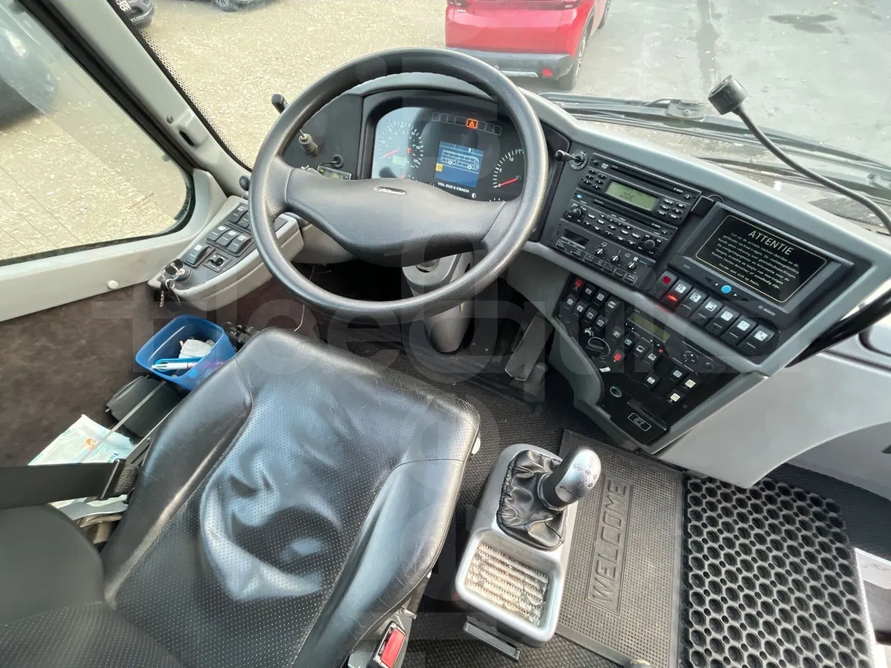 Vdl Bova Futura FHD 127-365T ES - buttons panels on