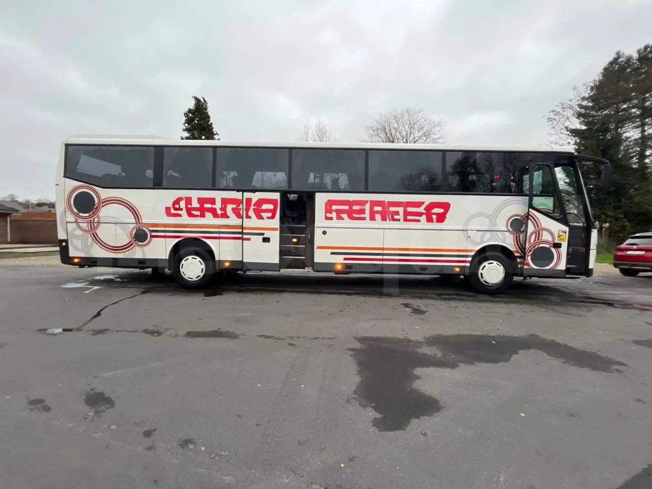 Vdl Bova Futura FHD 127-365T ES - right side doors open