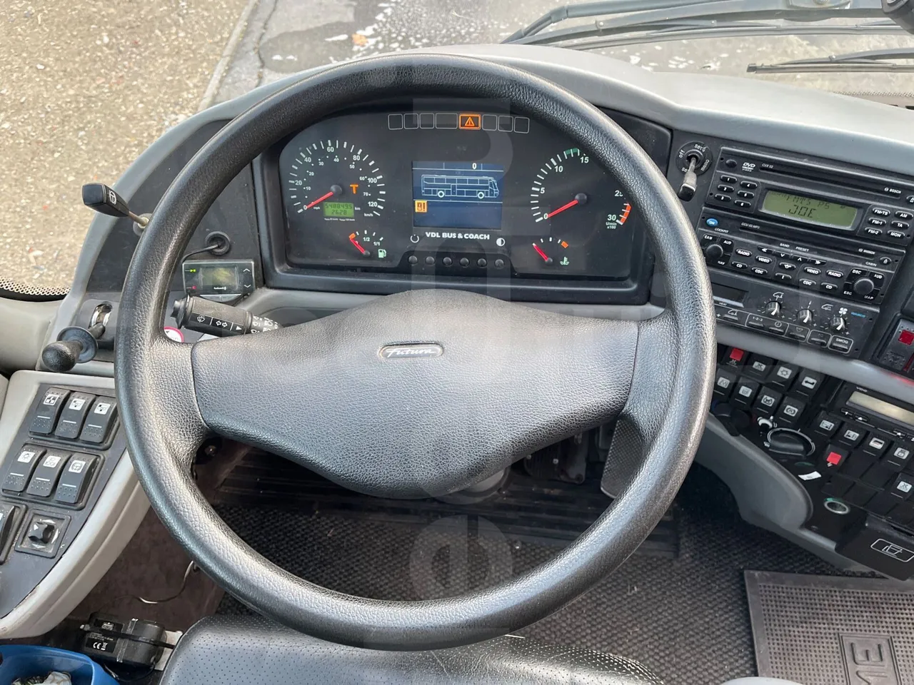 Vdl Bova Futura FHD 127-365T ES - steering wheel photo