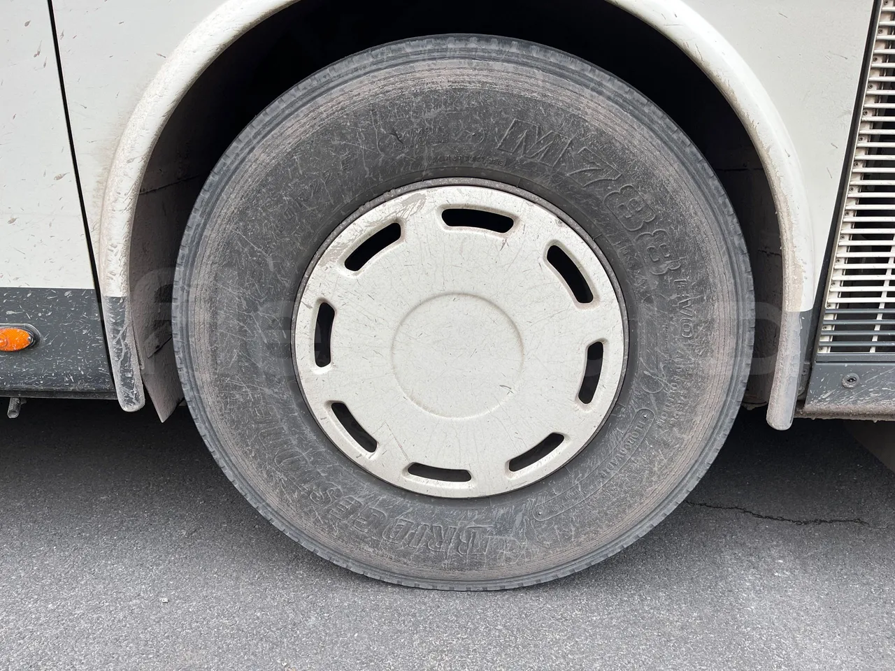 Vdl Bova Futura FHD 127-365T ES - rear left tire photo