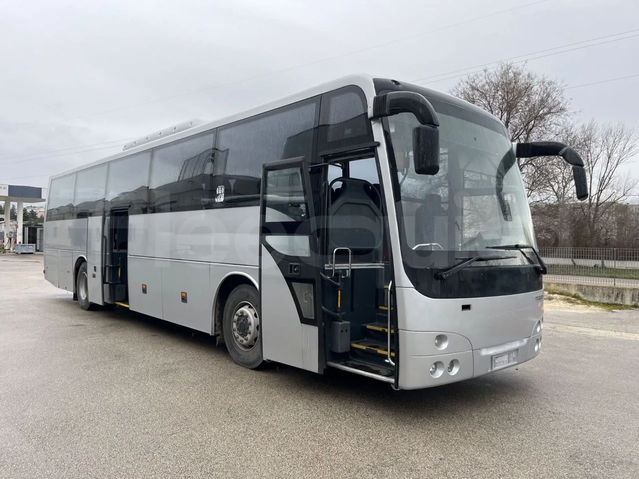 Temsa Safari RD R A T-I53 - Euro 5 - 266 kw - 12.200 mt - 3/4 right front doors open