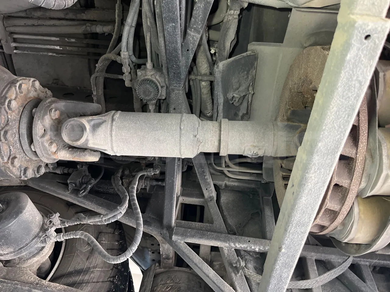 Temsa Safari RD R A T-I53 - Euro 5 - 266 kw - 12.200 mt - driveshaft photo