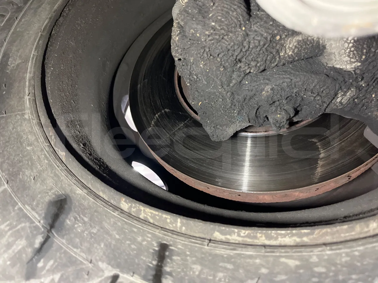 Temsa Safari RD R A T-I53 - Euro 5 - 266 kw - 12.200 mt - front discs left