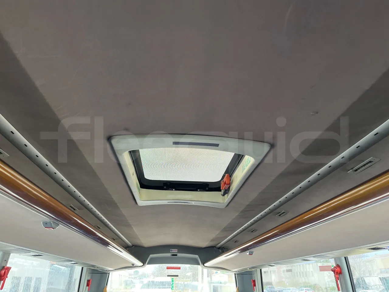 Temsa Safari RD R A T-I53 - Euro 5 - 266 kw - 12.200 mt - roof hatch 1